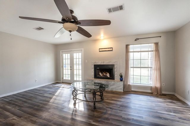 18770 Oakridge Drive, Cleveland, TX 77328