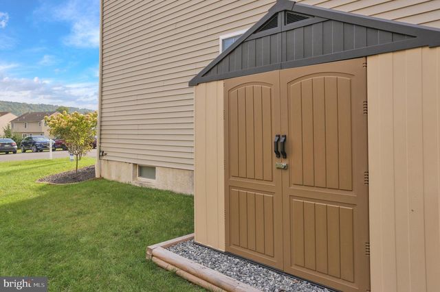 22 RAVINE DR, Shillington, PA 19607