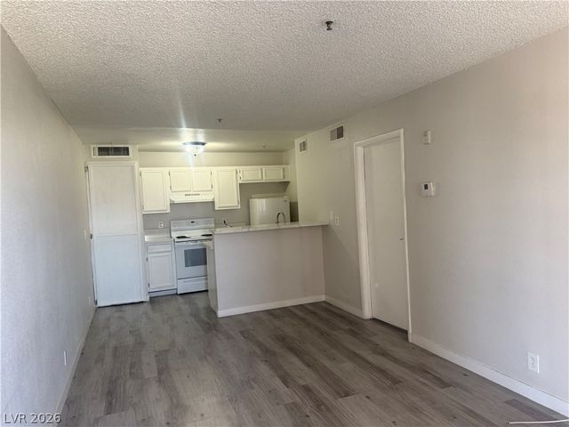 1381 East University Avenue 312, Las Vegas, NV 89119