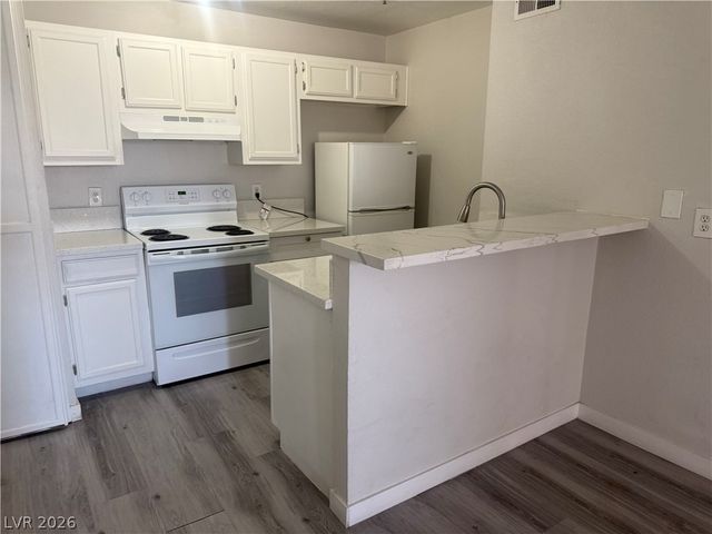 1381 East University Avenue 312, Las Vegas, NV 89119