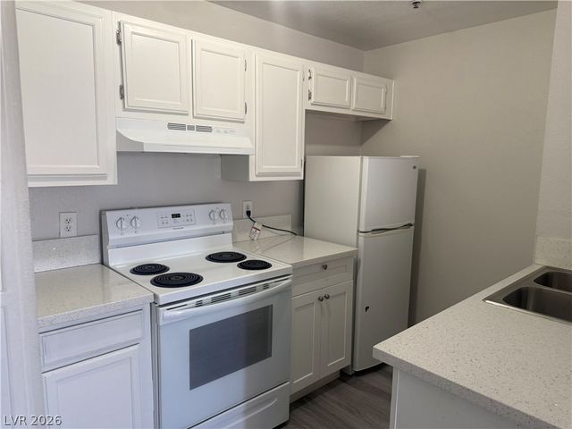 1381 East University Avenue 312, Las Vegas, NV 89119
