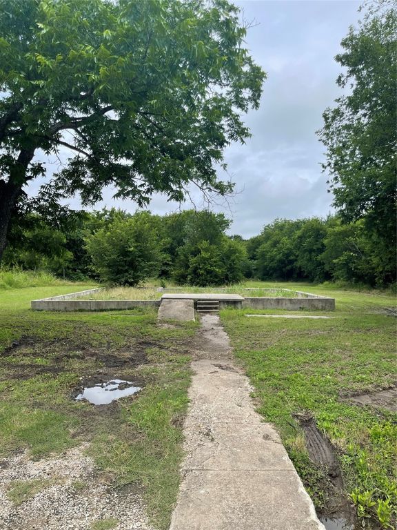 1102 E Decatur Street, Ennis, TX 75119