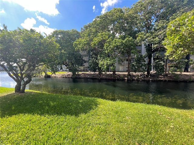 9203 Fontainebleau Blvd 113, Miami, FL 33172