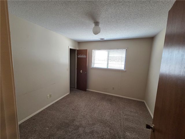 2880 N Sunny Lane, Fayetteville, AR 72703
