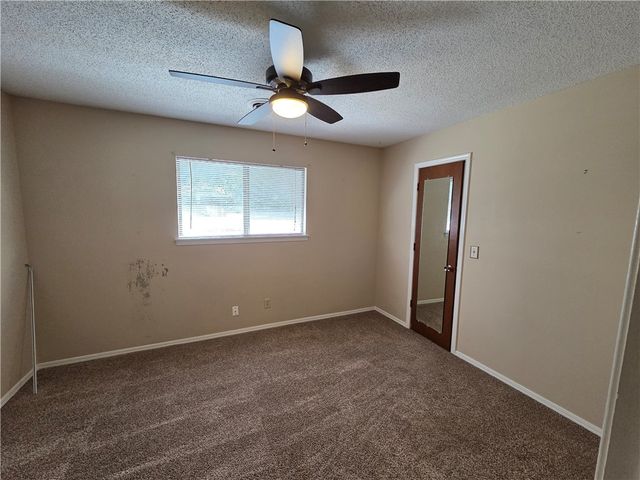 2880 N Sunny Lane, Fayetteville, AR 72703