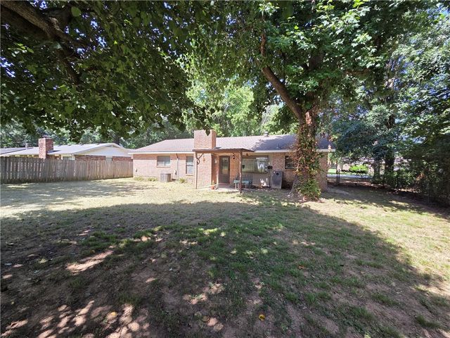 2880 N Sunny Lane, Fayetteville, AR 72703
