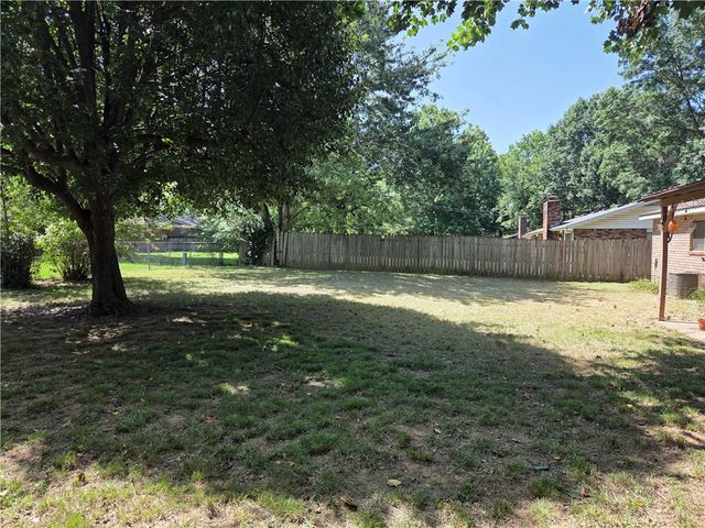 2880 N Sunny Lane, Fayetteville, AR 72703