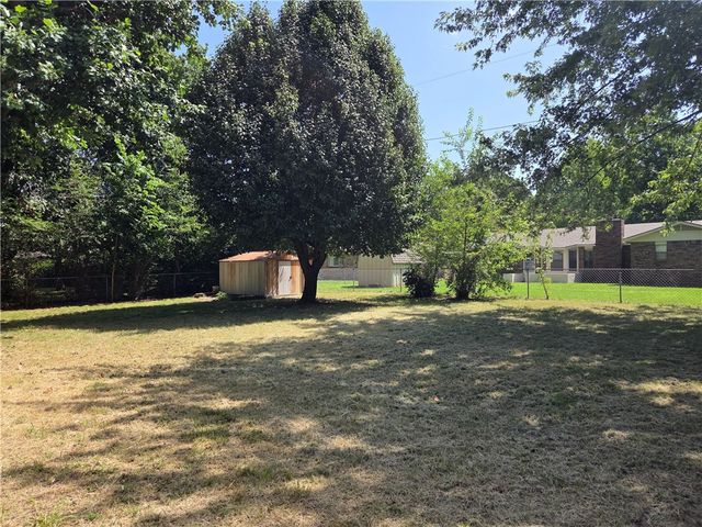 2880 N Sunny Lane, Fayetteville, AR 72703
