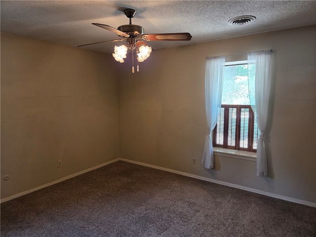 2880 N Sunny Lane, Fayetteville, AR 72703