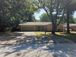 2880 N Sunny Lane, Fayetteville, AR 72703