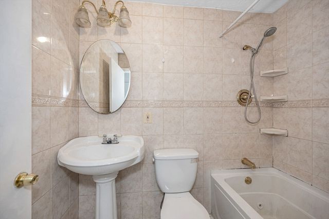 270 E Haverhill St 12, Lawrence, MA 01841