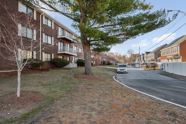 270 E Haverhill St 12, Lawrence, MA 01841