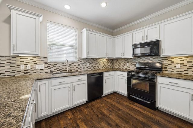 660 Oak Circle Drive E, Conroe, TX 77301