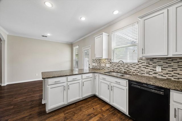 660 Oak Circle Drive E, Conroe, TX 77301