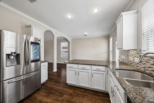 660 Oak Circle Drive E, Conroe, TX 77301