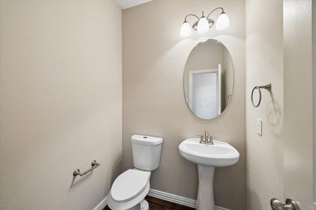 660 Oak Circle Drive E, Conroe, TX 77301