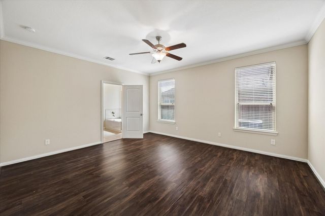 660 Oak Circle Drive E, Conroe, TX 77301