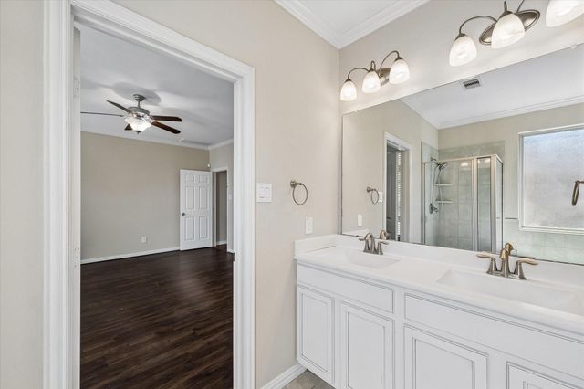 660 Oak Circle Drive E, Conroe, TX 77301