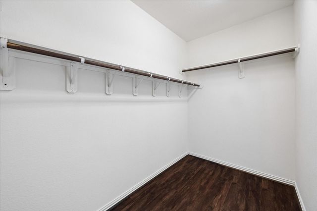 660 Oak Circle Drive E, Conroe, TX 77301