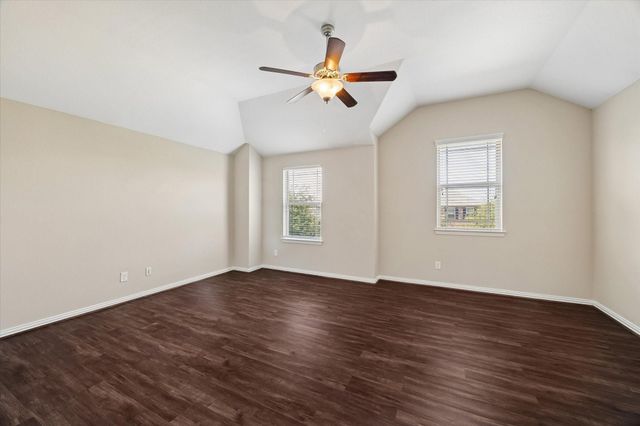 660 Oak Circle Drive E, Conroe, TX 77301