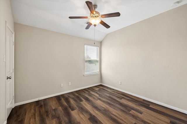 660 Oak Circle Drive E, Conroe, TX 77301
