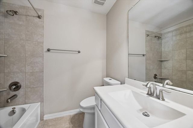 660 Oak Circle Drive E, Conroe, TX 77301