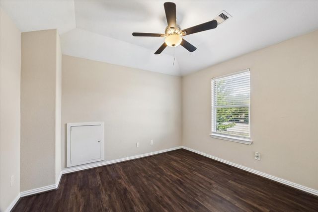 660 Oak Circle Drive E, Conroe, TX 77301