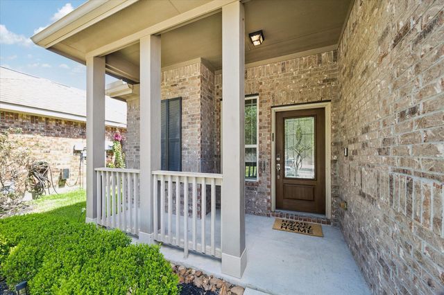 660 Oak Circle Drive E, Conroe, TX 77301