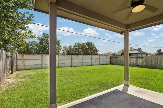 660 Oak Circle Drive E, Conroe, TX 77301