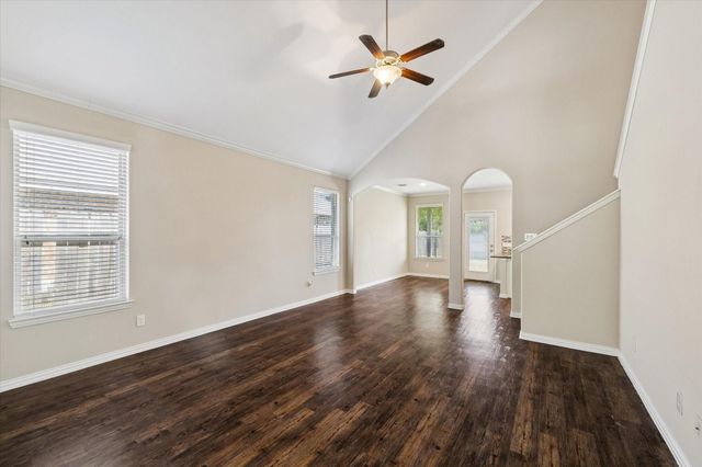 660 Oak Circle Drive E, Conroe, TX 77301