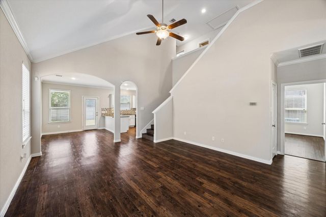 660 Oak Circle Drive E, Conroe, TX 77301