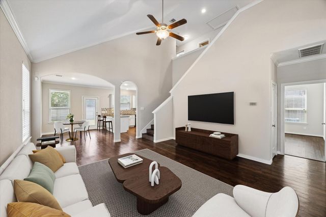 660 Oak Circle Drive E, Conroe, TX 77301