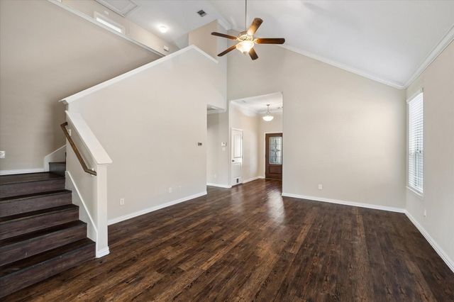 660 Oak Circle Drive E, Conroe, TX 77301