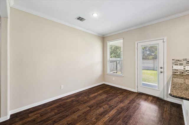 660 Oak Circle Drive E, Conroe, TX 77301