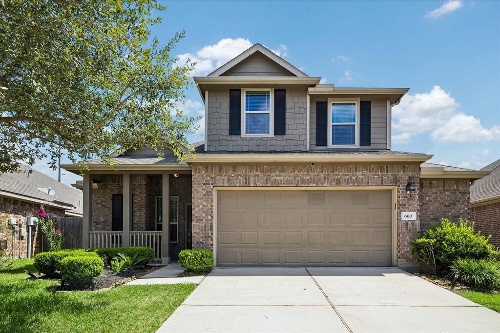 660 Oak Circle Drive E, Conroe, TX 77301