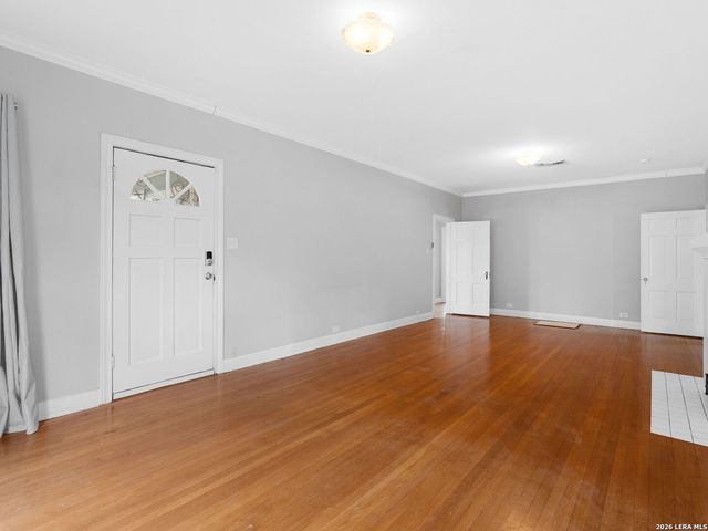 2141 W Magnolia Avenue, San Antonio, TX 78201