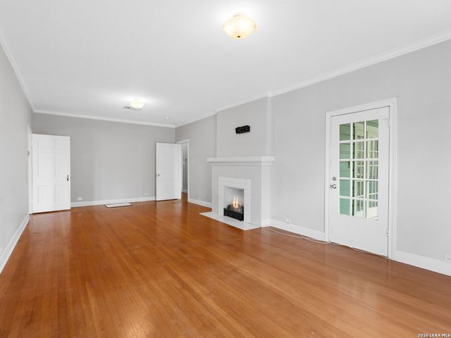 2141 W Magnolia Avenue, San Antonio, TX 78201