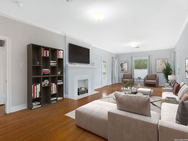 2141 W Magnolia Avenue, San Antonio, TX 78201