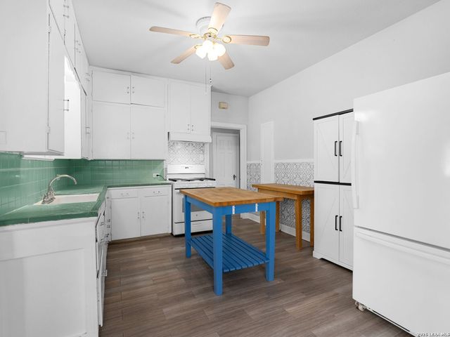 2141 W Magnolia Avenue, San Antonio, TX 78201