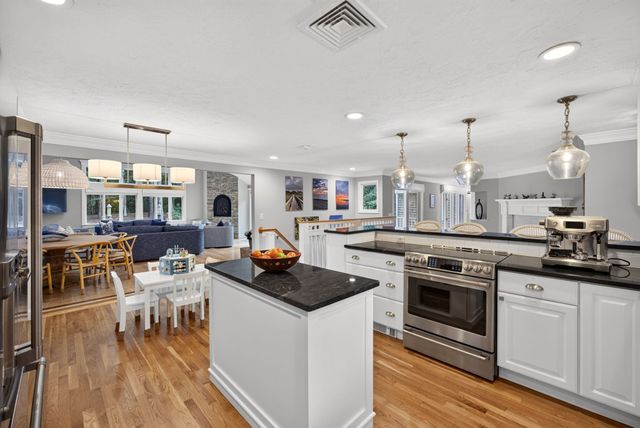 4 Wolf Hill Road, Sandwich, MA 02537