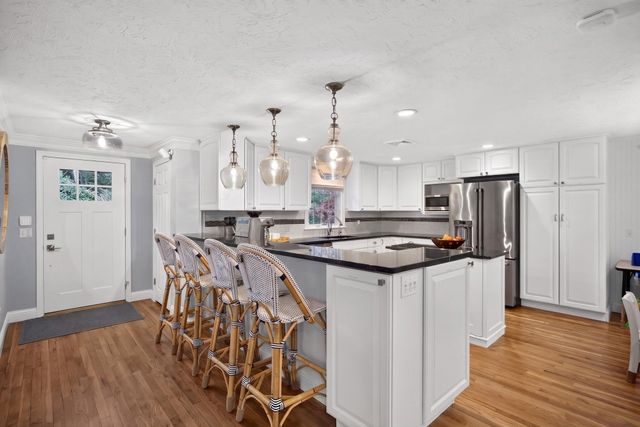 4 Wolf Hill Road, Sandwich, MA 02537