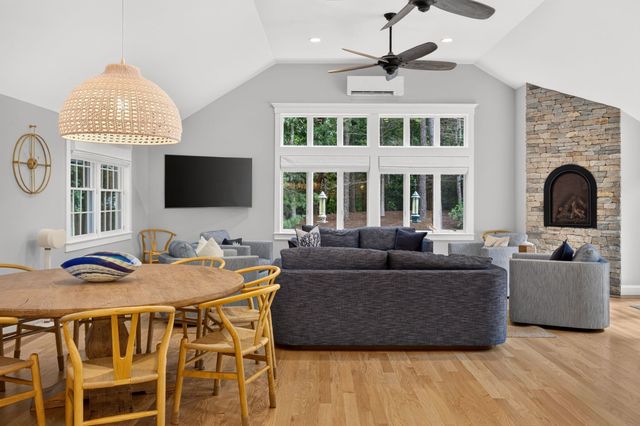 4 Wolf Hill Road, Sandwich, MA 02537