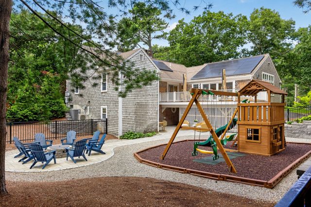 4 Wolf Hill Road, Sandwich, MA 02537