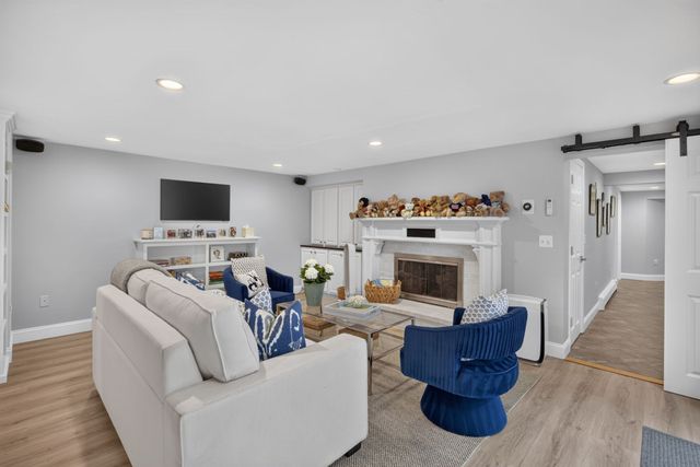 4 Wolf Hill Road, Sandwich, MA 02537