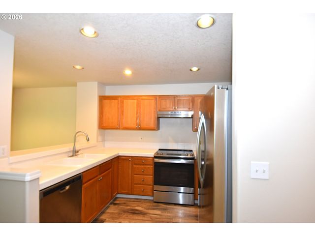 1381 Ne KINNEY St, Hillsboro, OR 97124