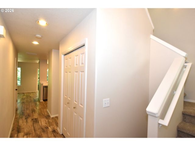 1381 Ne KINNEY St, Hillsboro, OR 97124
