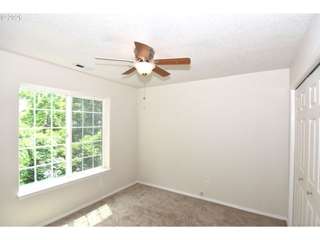 1381 Ne KINNEY St, Hillsboro, OR 97124