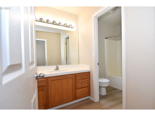 1381 Ne KINNEY St, Hillsboro, OR 97124