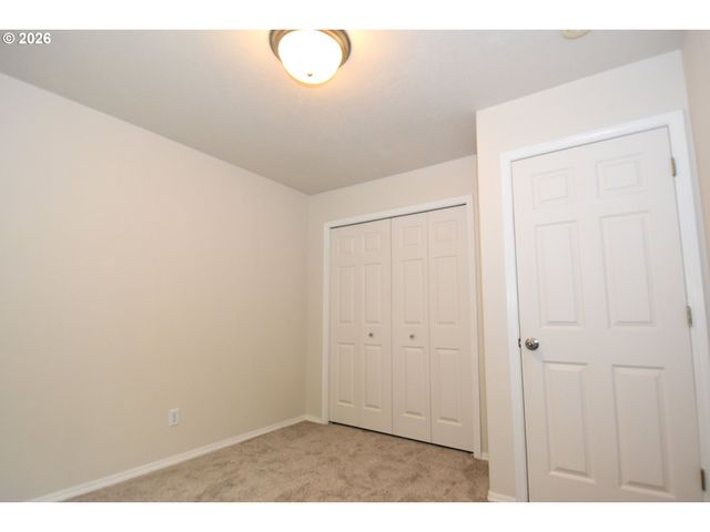 1381 Ne KINNEY St, Hillsboro, OR 97124