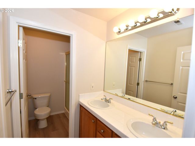 1381 Ne KINNEY St, Hillsboro, OR 97124